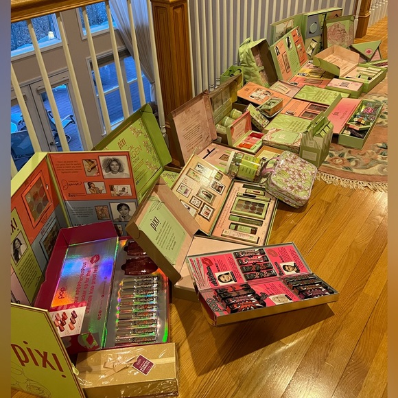 Mystery Full Size PIXI Products - Picture 3 of 13
